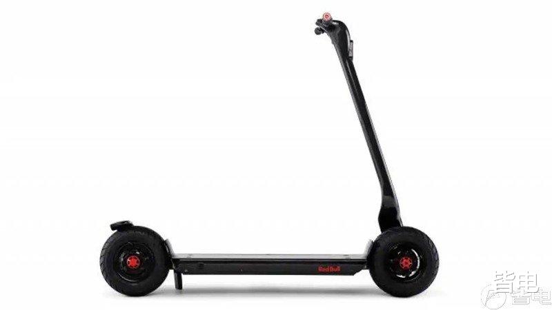 红牛F1车队推出“电动滑板车”, 续航60km, 你猜多少钱