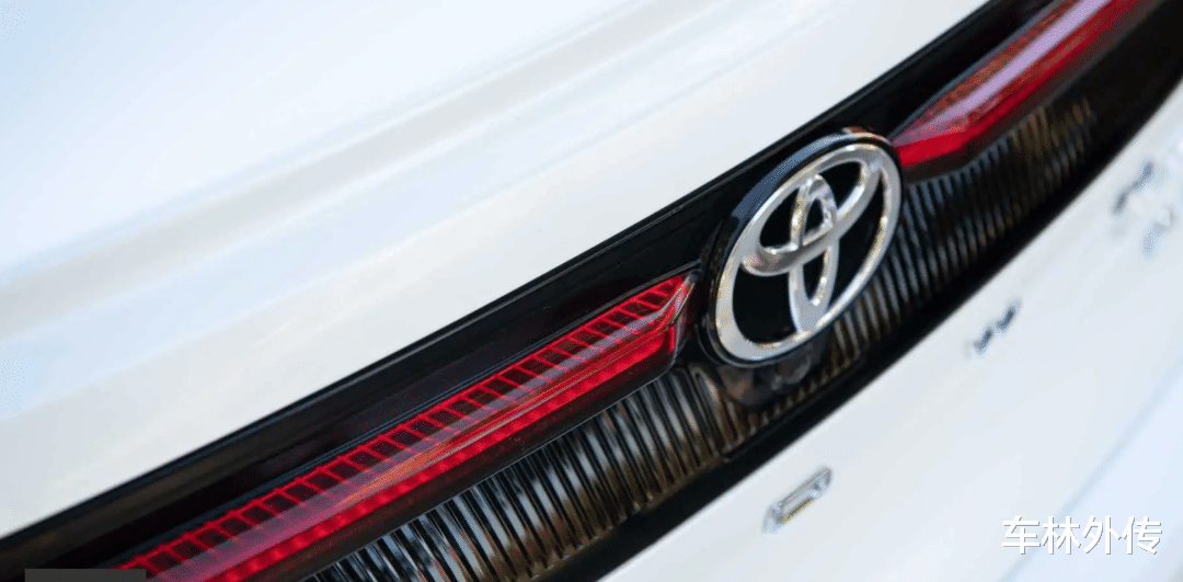 丰田蝉联全球最畅销车企, 一款卡罗拉卖了112万辆