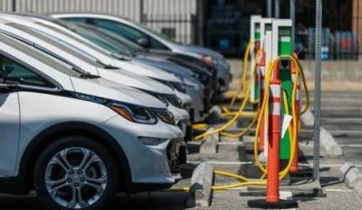 国内首批“新能源”汽车开始换电池了? 看到价格后, 你有何想法?